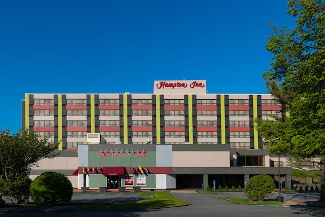 Front View of Hampton Inn Hotel Exterior