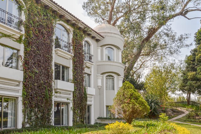 Hotel Exterior and Garden Area
