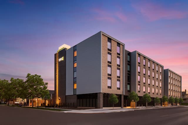Home2 Suites Des Moines at Drake University hotel exterior