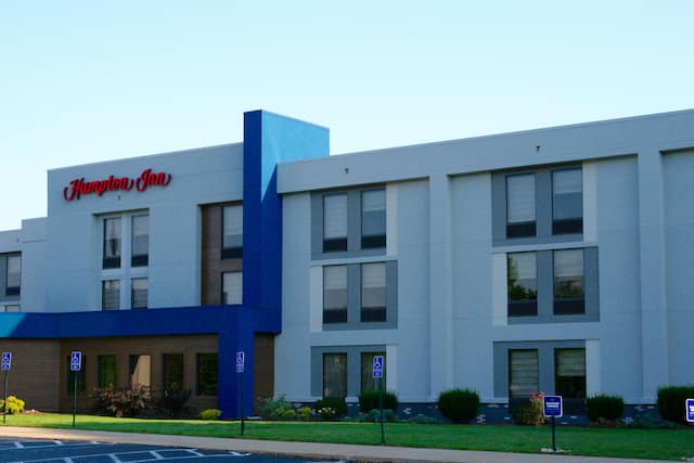 Building Exterior of Hampton Inn Hotel