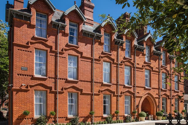 Hotel exterior with entrance