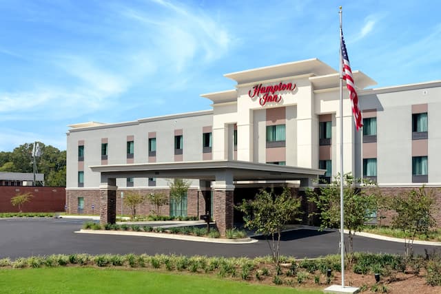 Building Exterior and Entry in Daytime