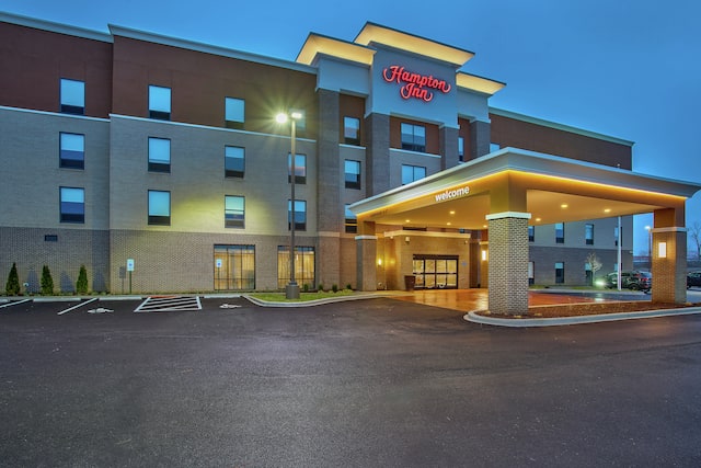 Hampton Inn Exterior at Night