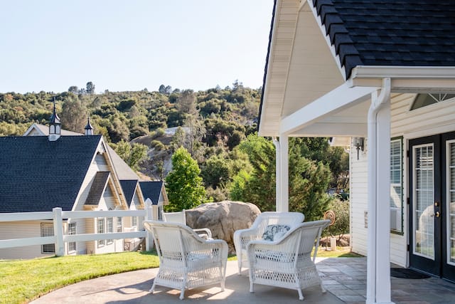 Hotel exterior with entrance