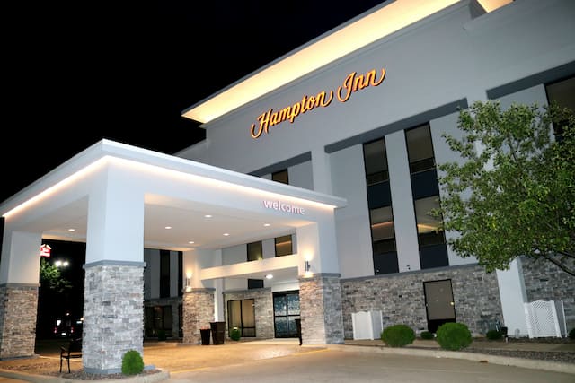 Hampton Inn Bloomington West Hotel Exterior