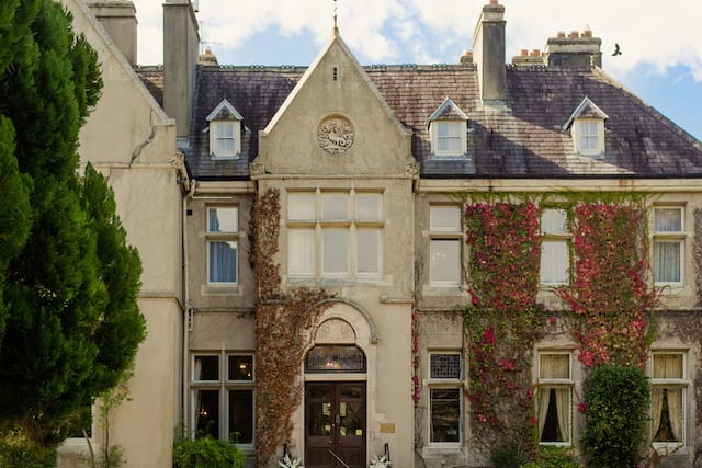 Hotel exterior with entrance