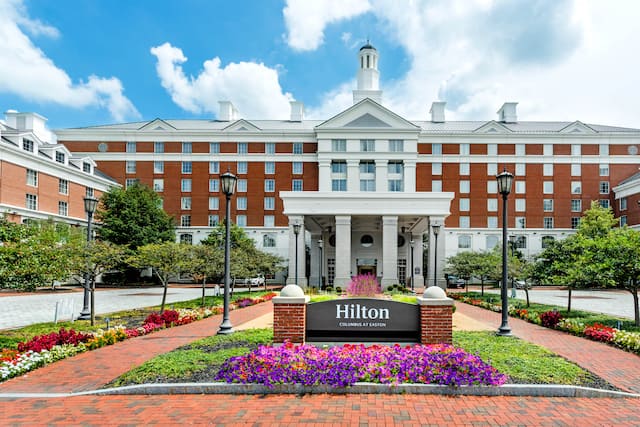 Front hotel exterior and signage, with circle drive under covered entrance