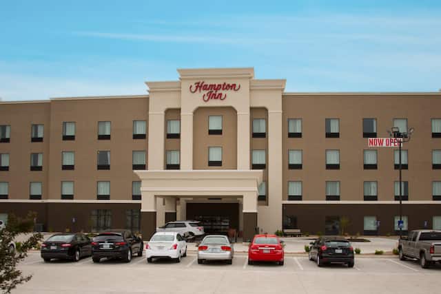 Hampton Inn McPherson Hotel Exterior