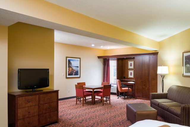 1 King Bed with Kitchenette