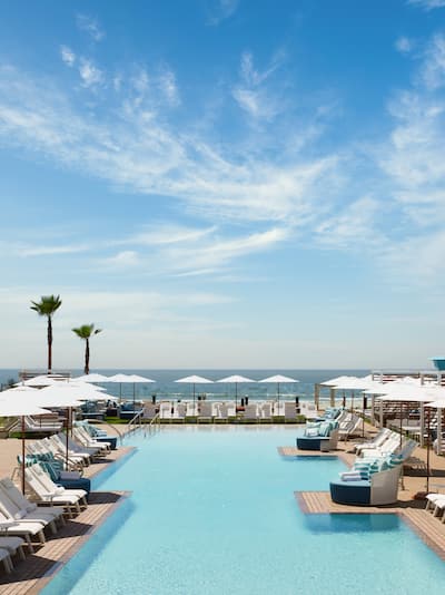 Hotel Exterior With Ocean Front Pool