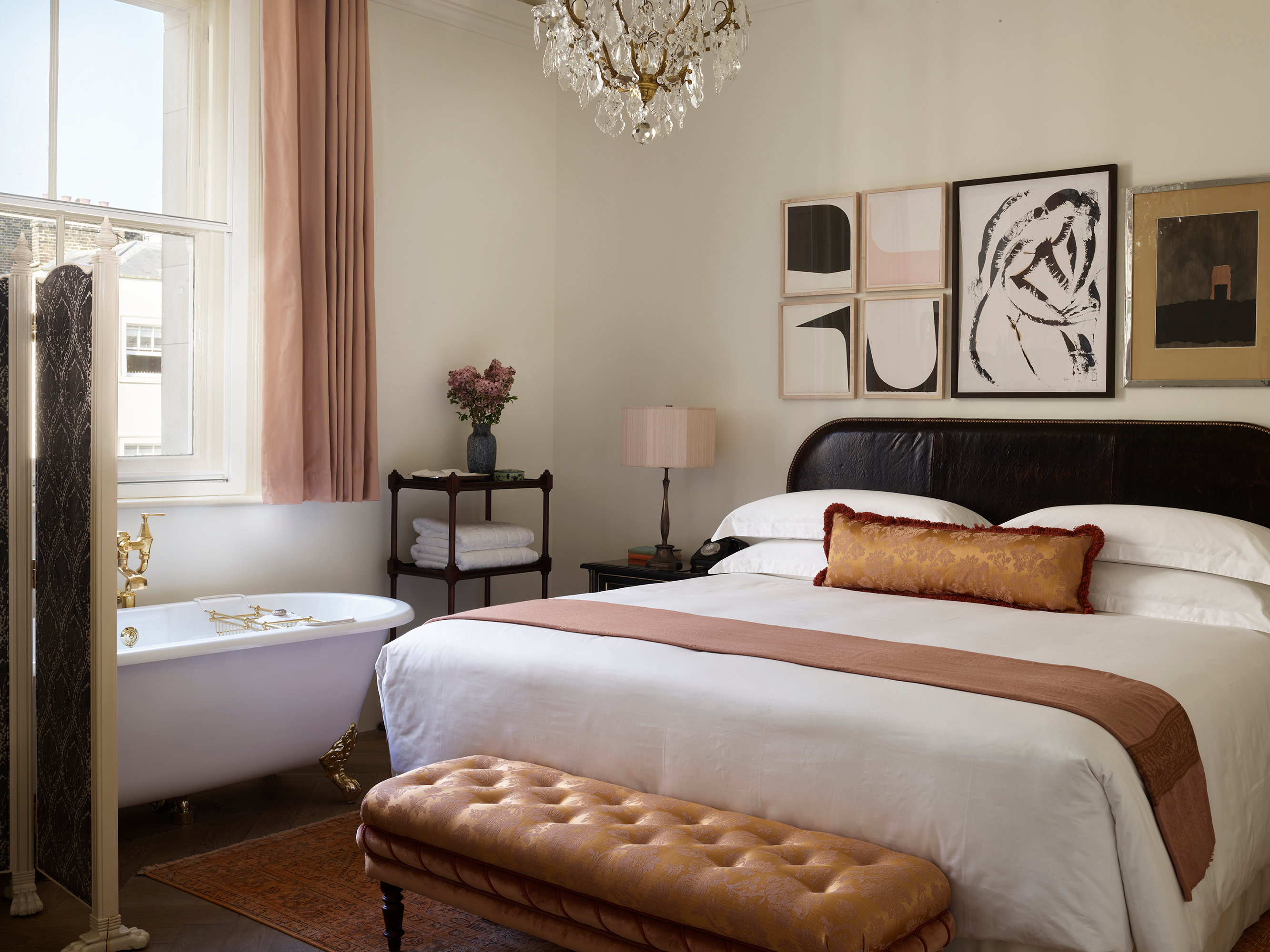 Guestroom with Comfortable Bed