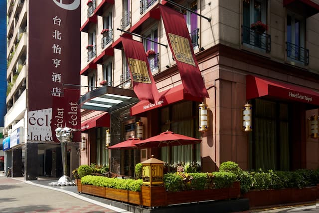 Hotel exterior with entrance