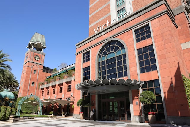 Hotel exterior with entrance