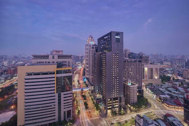 In Close Proximity to Shopping, Entertainment and Local Businesses